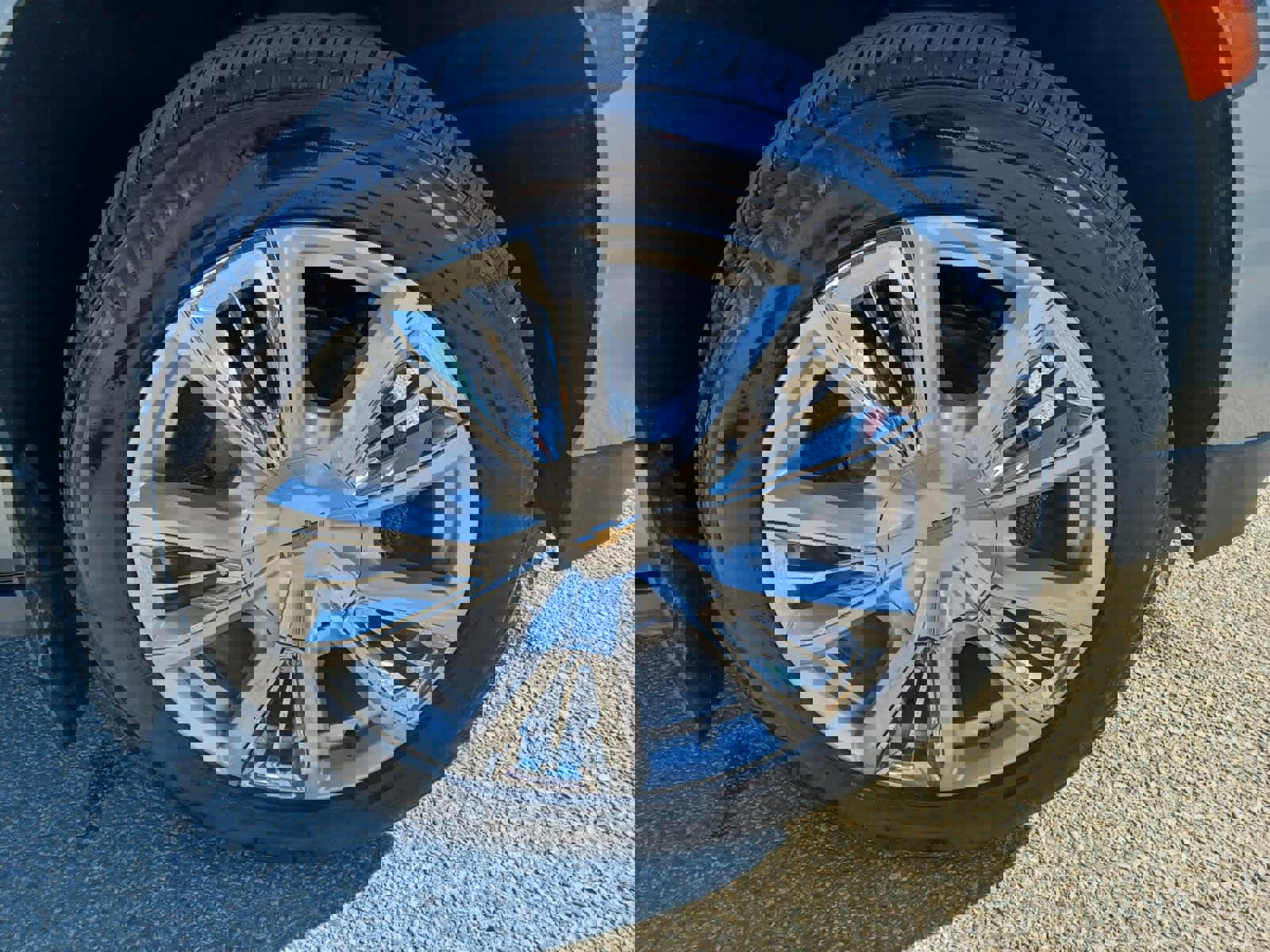 Used 2023 Chevrolet Suburban High Country w/ Premium Package 2 image 31