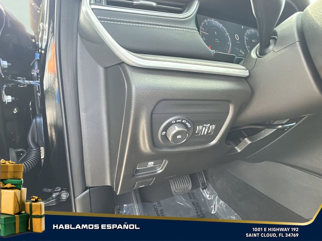 Used 2025 Jeep Grand Cherokee Limited image 16