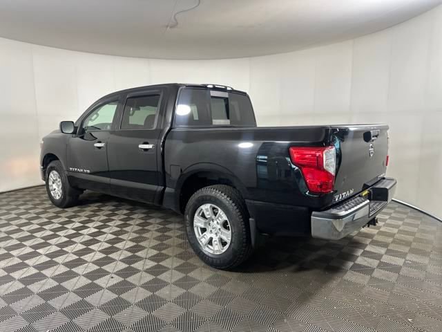 Used 2018 Nissan Titan SV image 5