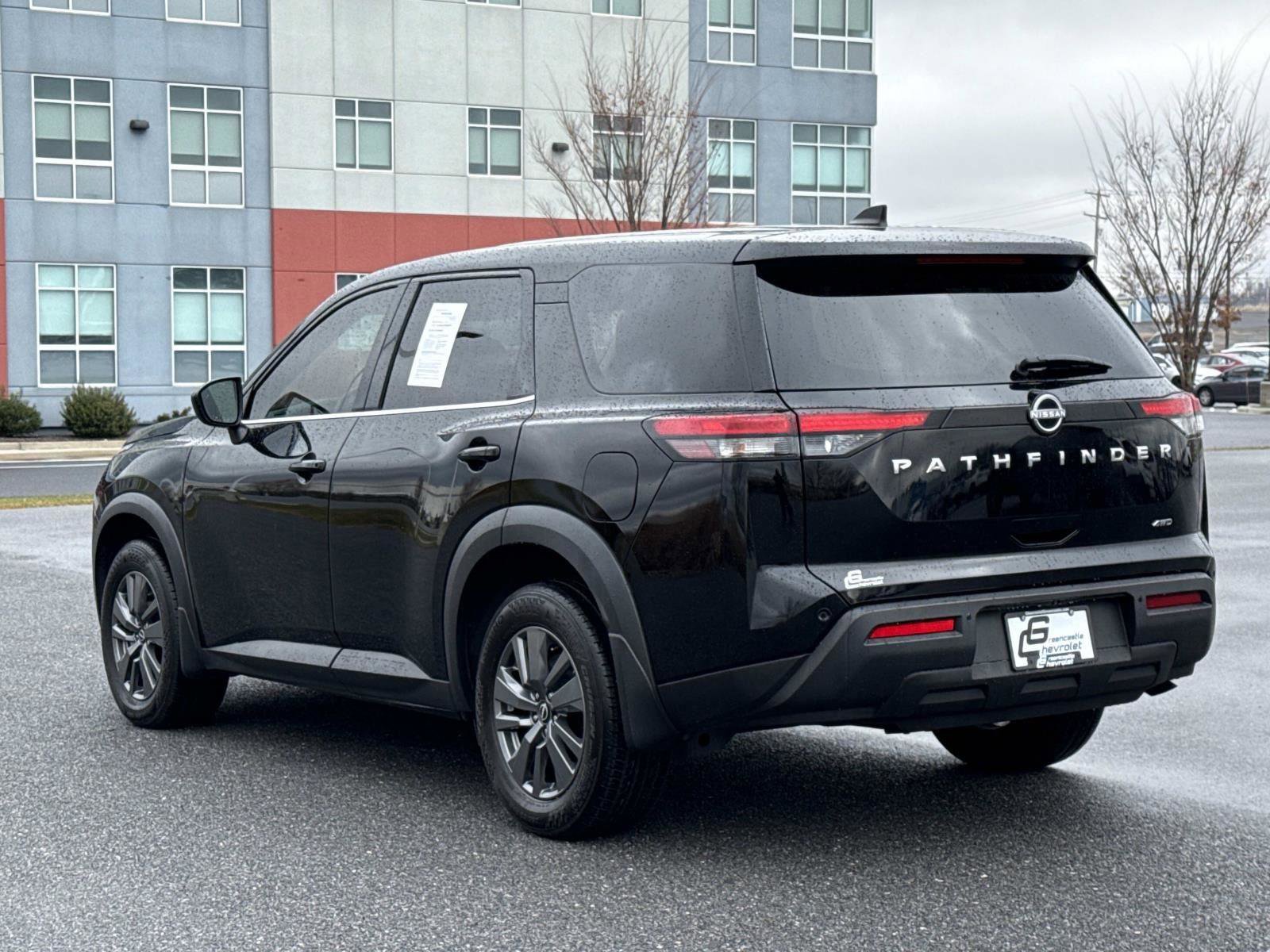 Used 2024 Nissan Pathfinder S image 26