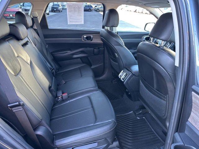 Used 2023 Kia Sorento S w/ Panoramic Sunroof Package image 39