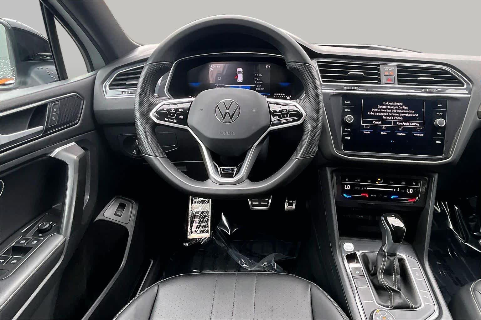 Used 2024 Volkswagen Tiguan SE R-Line AWD/4WD image 6