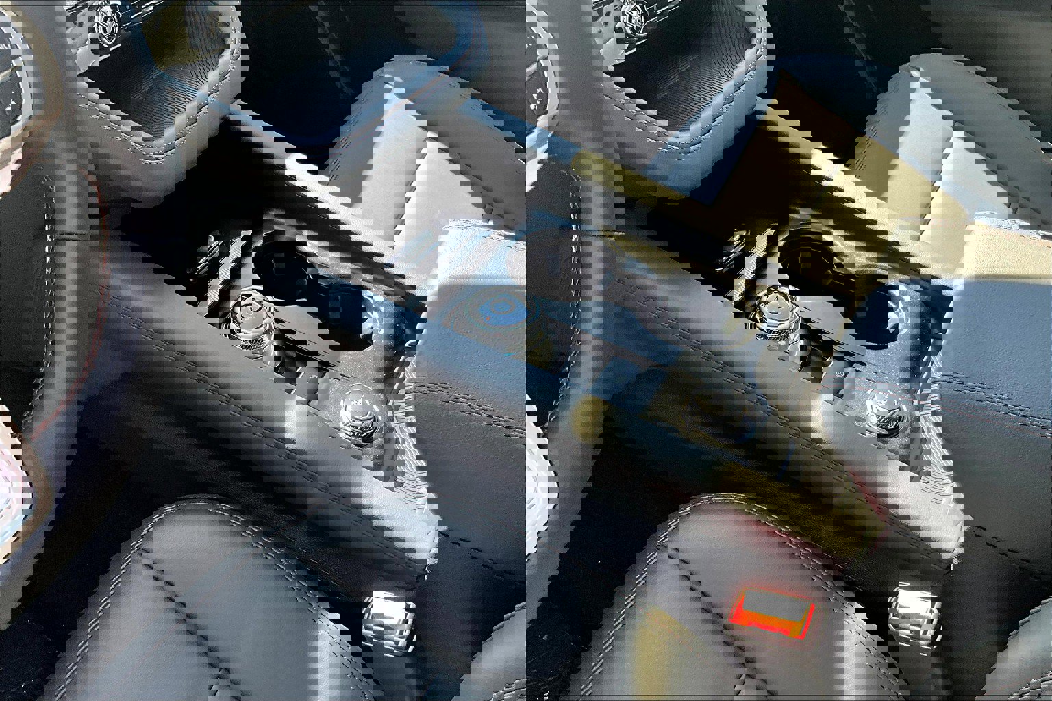 New 2025 Ford Explorer Active w/ Active Comfort Package image 8