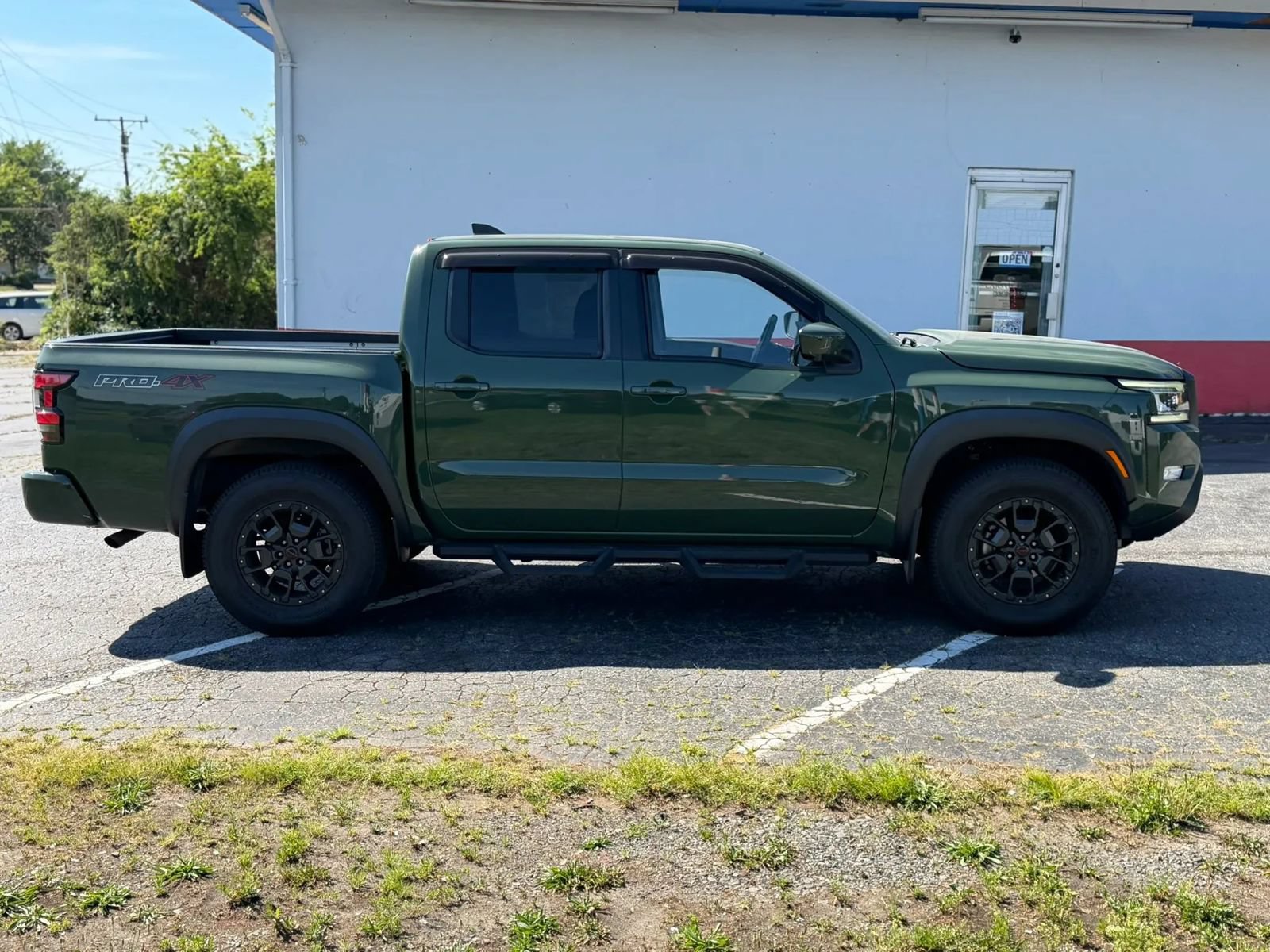 Used 2022 Nissan Frontier PRO-4X w/ Pro-4X Premium Package AWD/4WD image 4