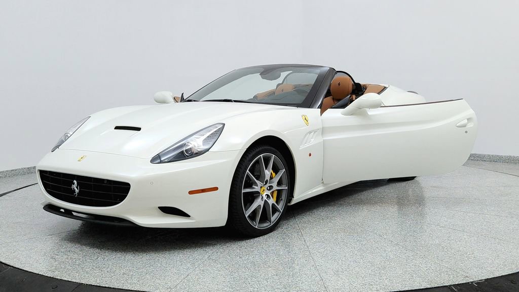 Used 2014 Ferrari California image 9
