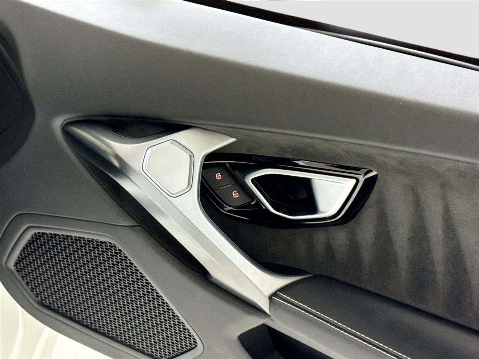 Used 2018 Lamborghini Huracan LP 580-2 image 32