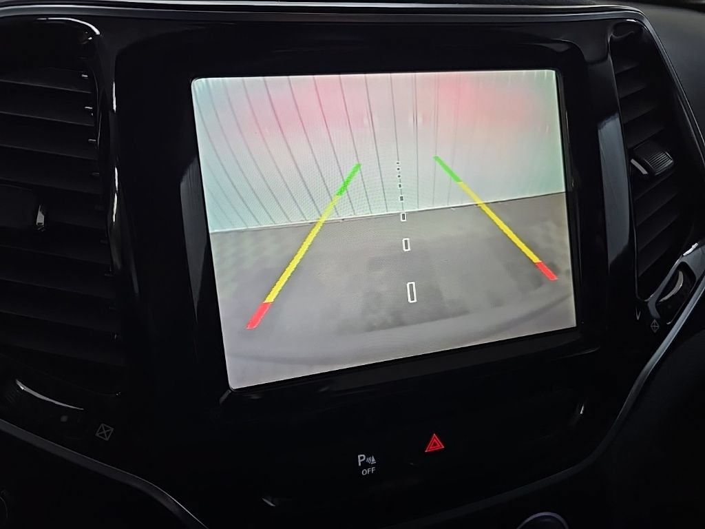 Used 2019 Jeep Cherokee Limited AWD/4WD image 24