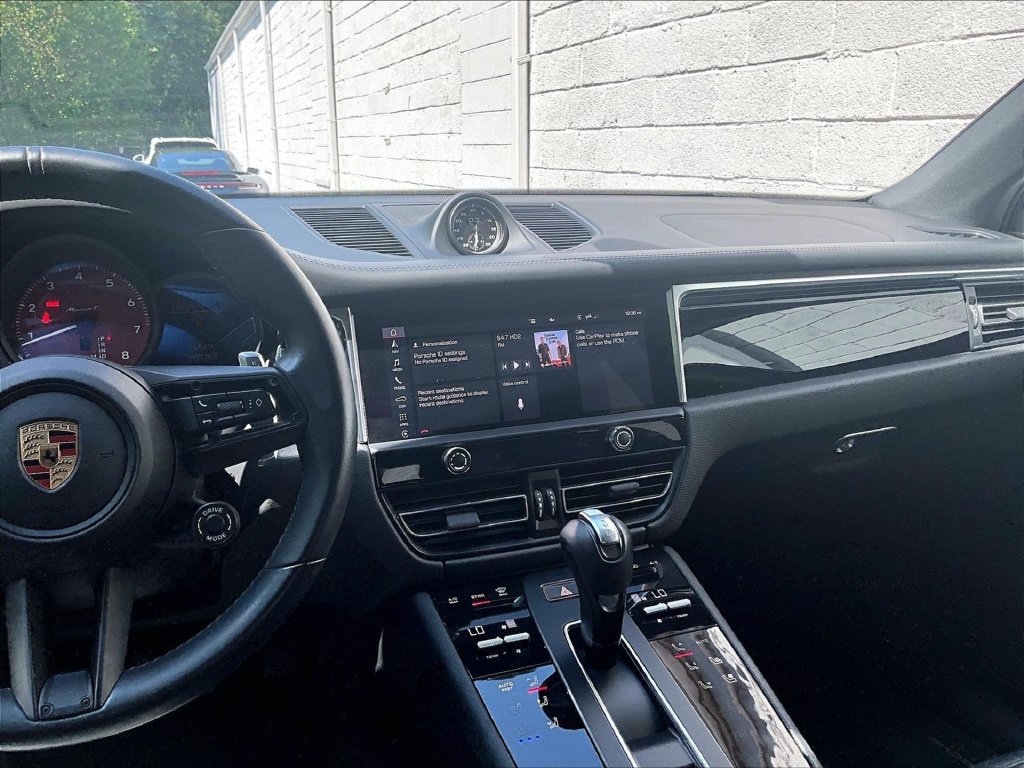 Certified 2023 Porsche Macan Turbo AWD/4WD image 10