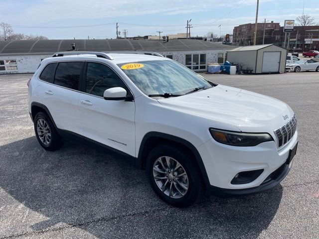 Used 2019 Jeep Cherokee Latitude Plus w/ Comfort/Convenience Group image 3