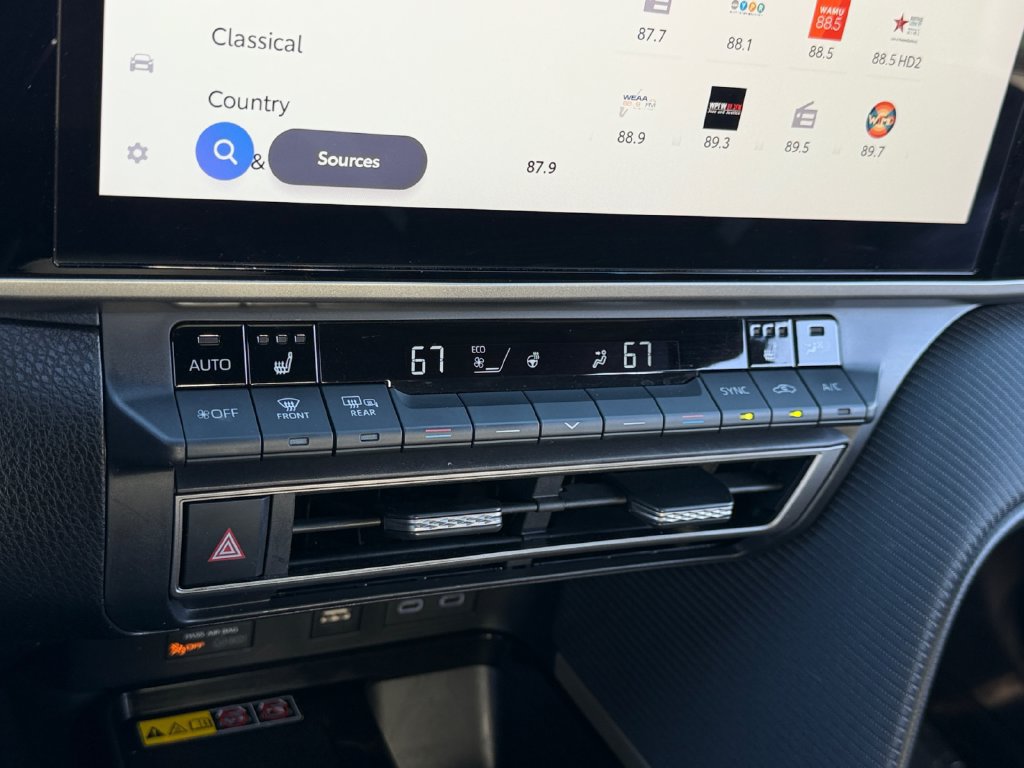 Used 2025 Toyota Camry SE w/ Multimedia Upgrade Package AWD/4WD image 21