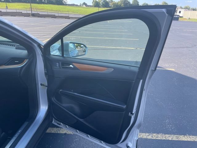 Used 2018 Lincoln MKC Reserve w/ Lincoln MKC Climate Package FWD image 43