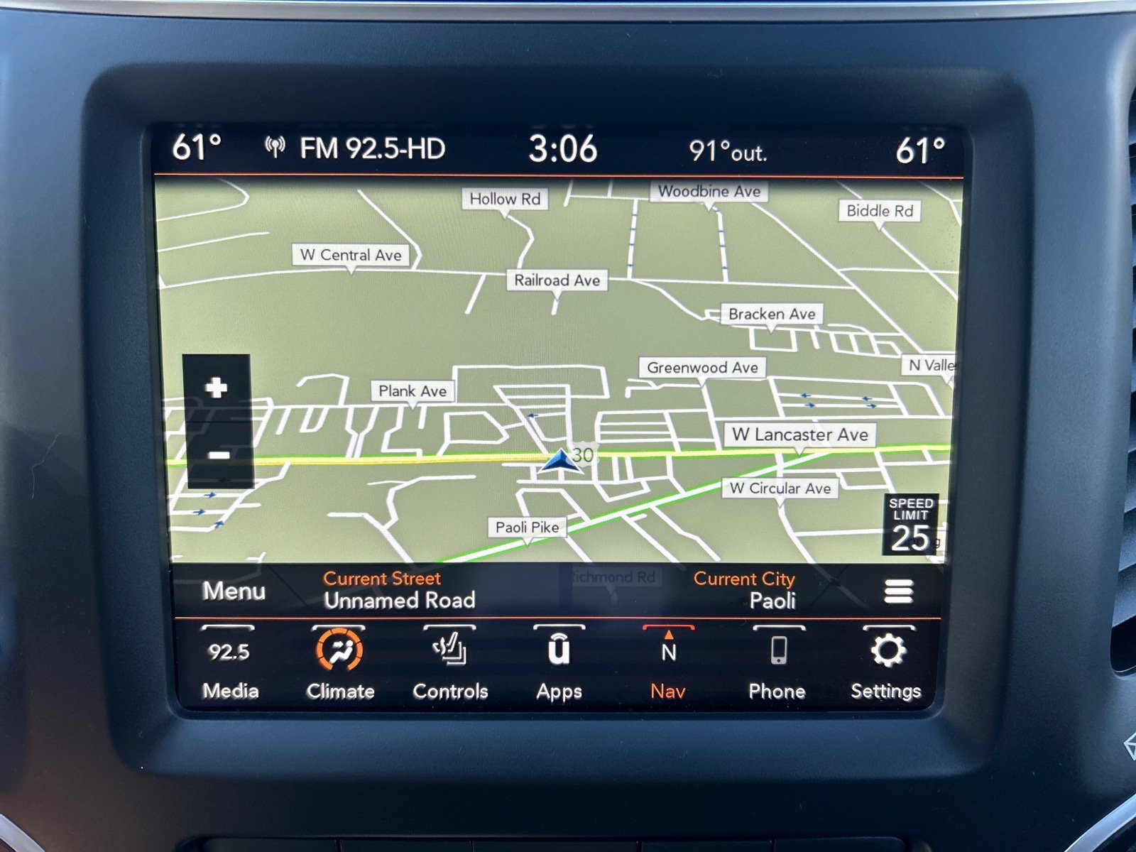 Used 2023 Jeep Cherokee Altitude Lux w/ Mopar Interior Package AWD/4WD image 26