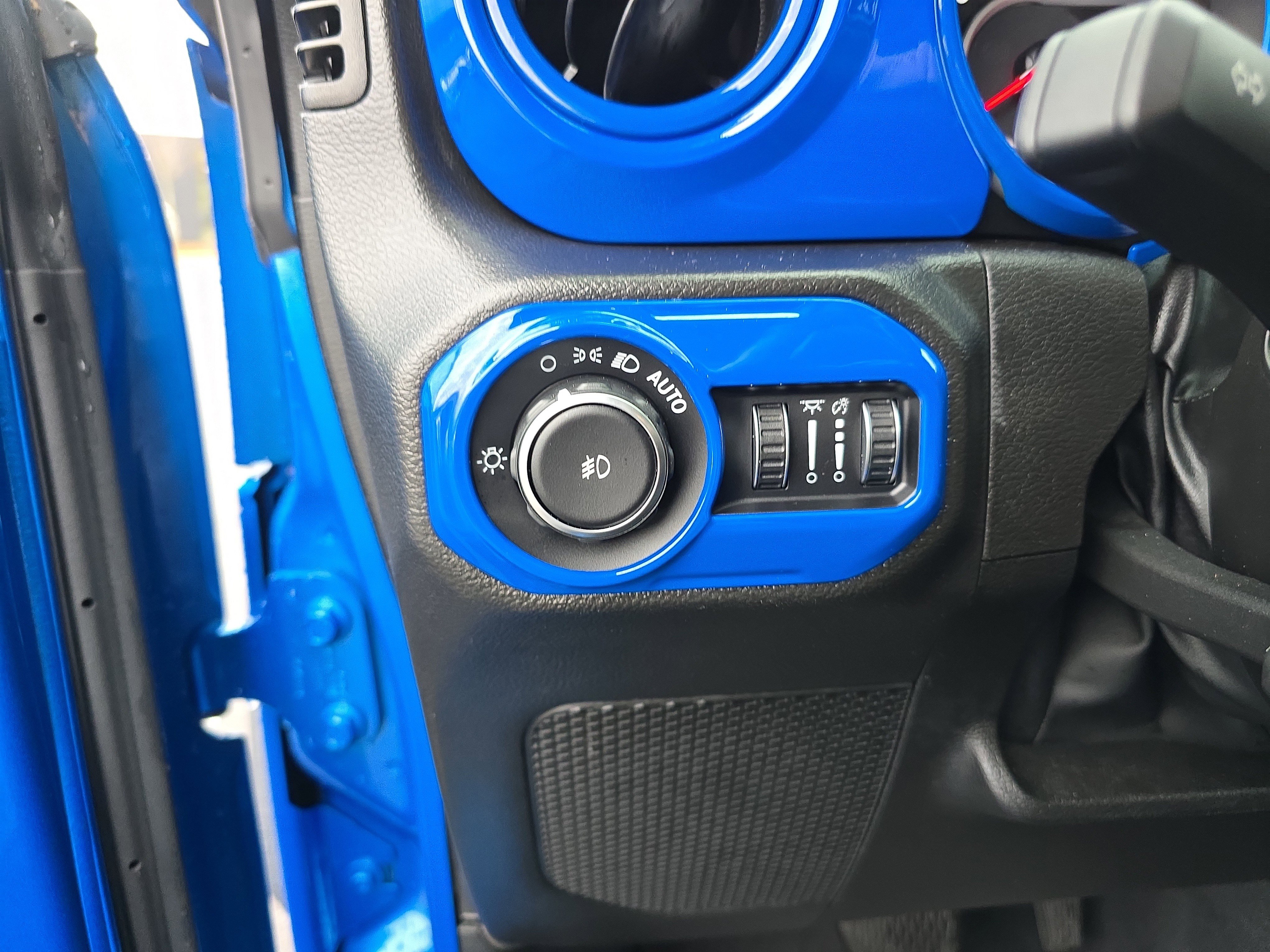 Used 2022 Jeep Wrangler Unlimited Rubicon w/ Trailer Tow Package image 34