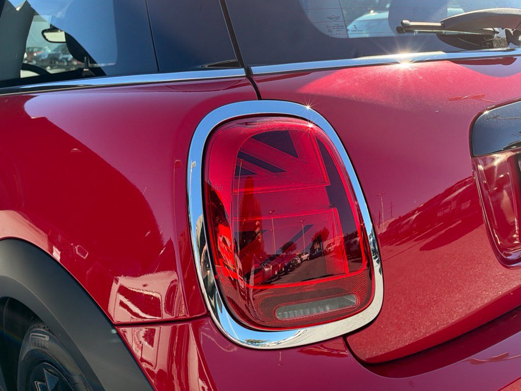 Used 2024 MINI Cooper 2-Door Hardtop FWD image 7