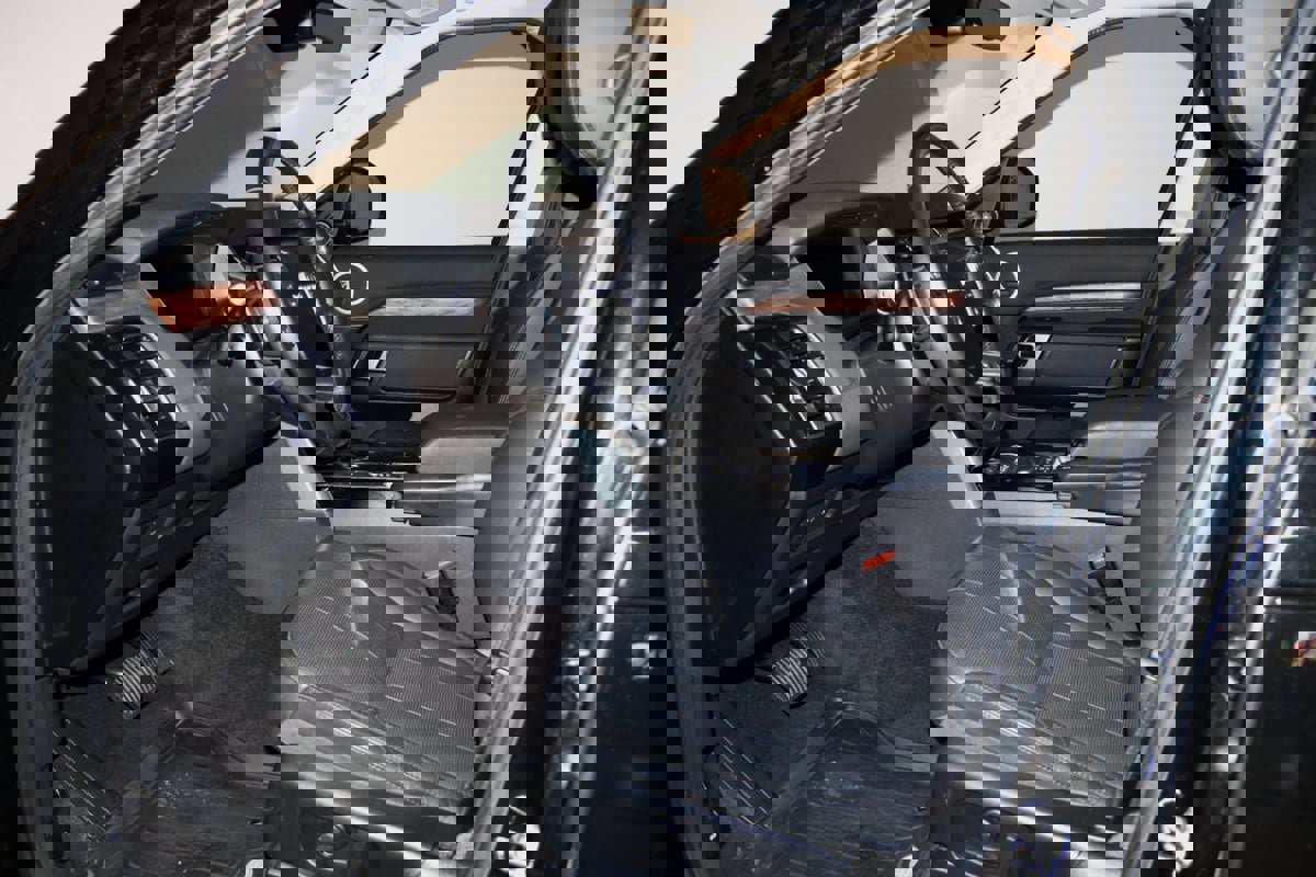 Used 2018 Land Rover Discovery HSE image 31