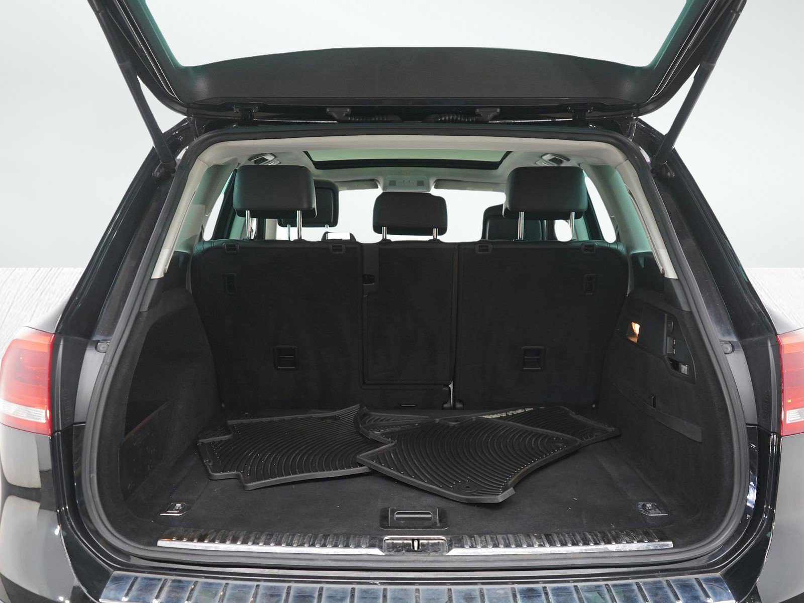 Used 2012 Volkswagen Touareg Executive image 16