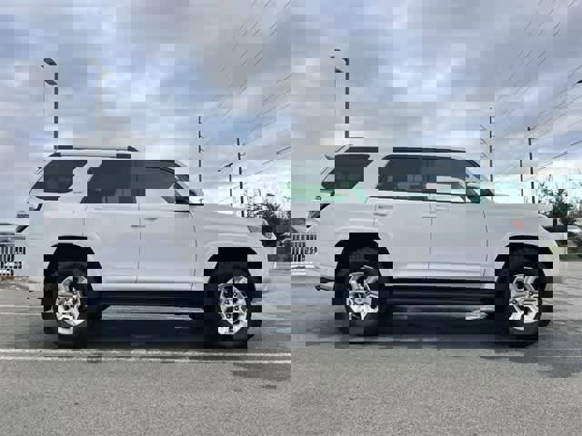 Used 2019 Toyota 4Runner SR5 image 3