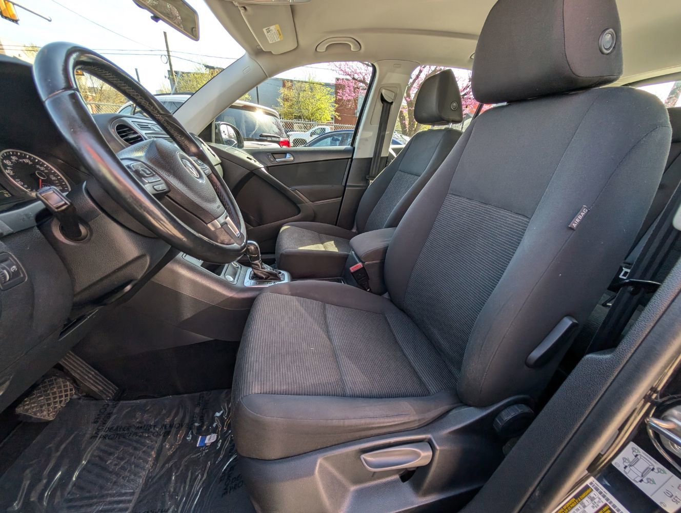 Used 2017 Volkswagen Tiguan Limited w/ Premium Package AWD/4WD image 15