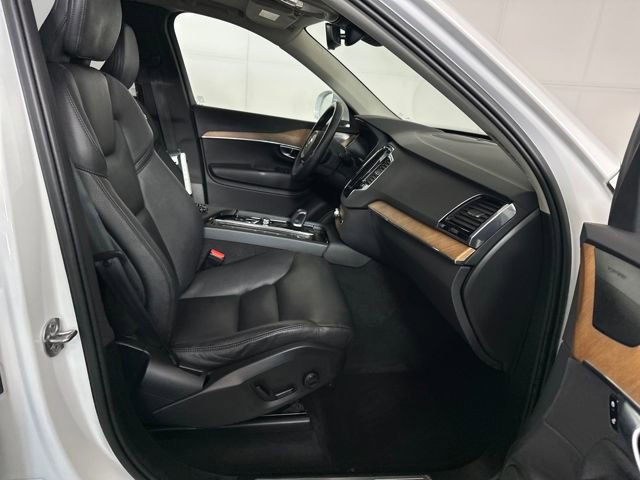 Used 2023 Volvo XC90 B6 Plus image 37