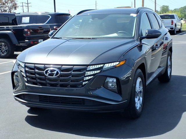 Used 2023 Hyundai Tucson SEL FWD image 2