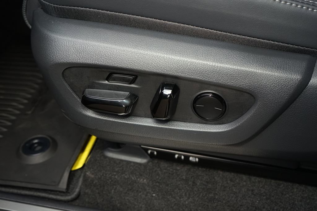 Used 2026 Lexus GX 550 w/ Accessory Package (2T) image 21