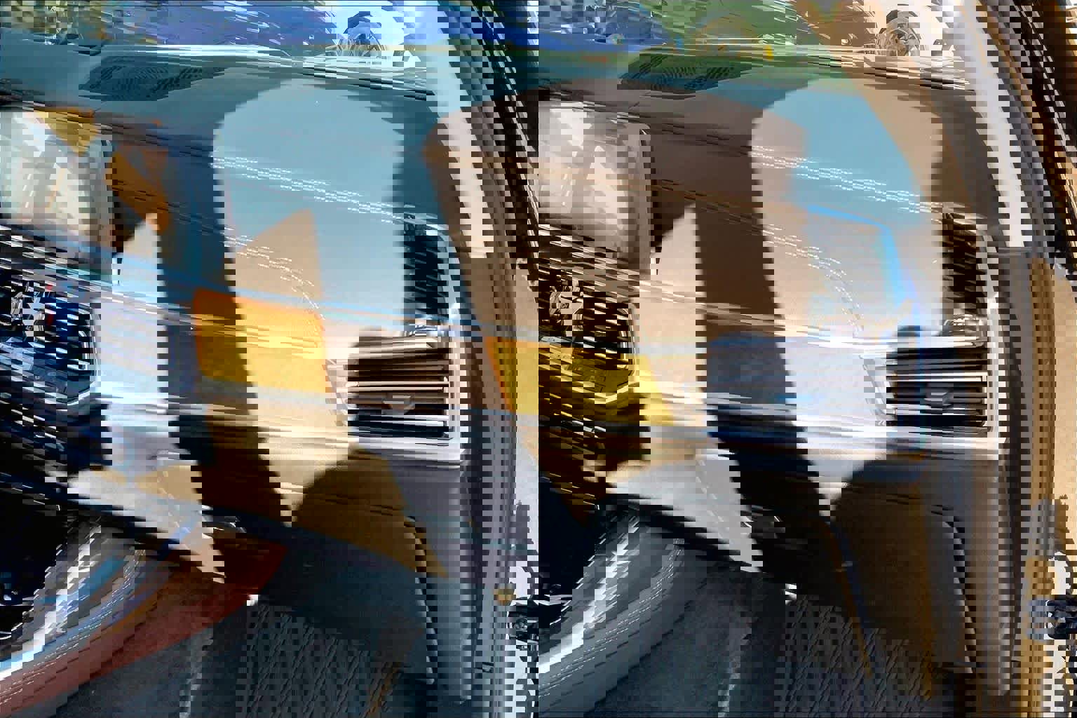 Used 2020 BMW X7 xDrive40i w/ Cold Weather Package image 17