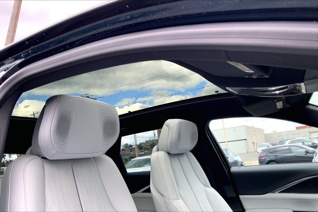 Used 2024 Cadillac Lyriq Luxury AWD/4WD image 22