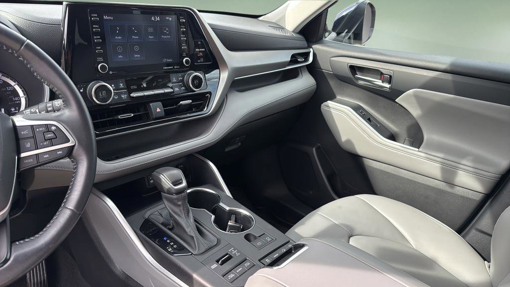 Used 2022 Toyota Highlander XLE image 25