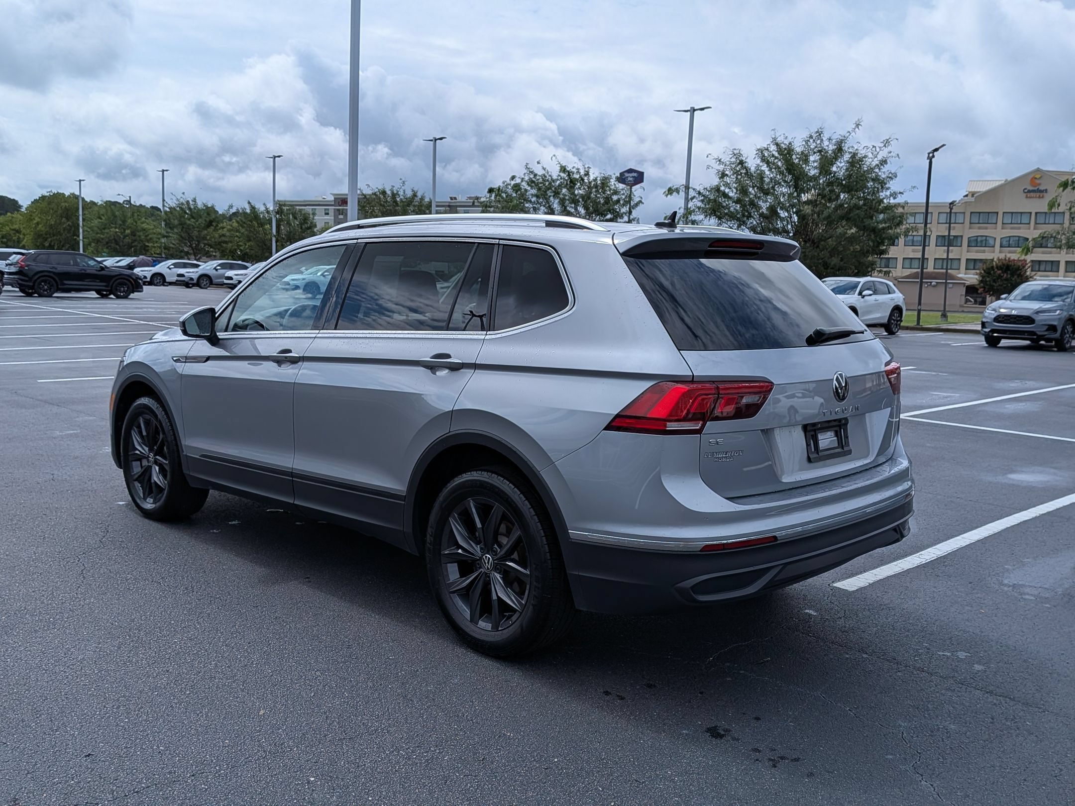 Used 2024 Volkswagen Tiguan SE FWD image 5