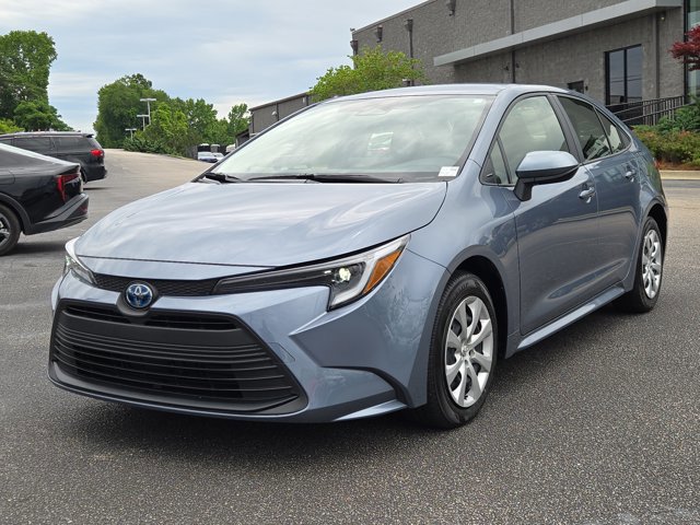 Used 2025 Toyota Corolla LE FWD image 2