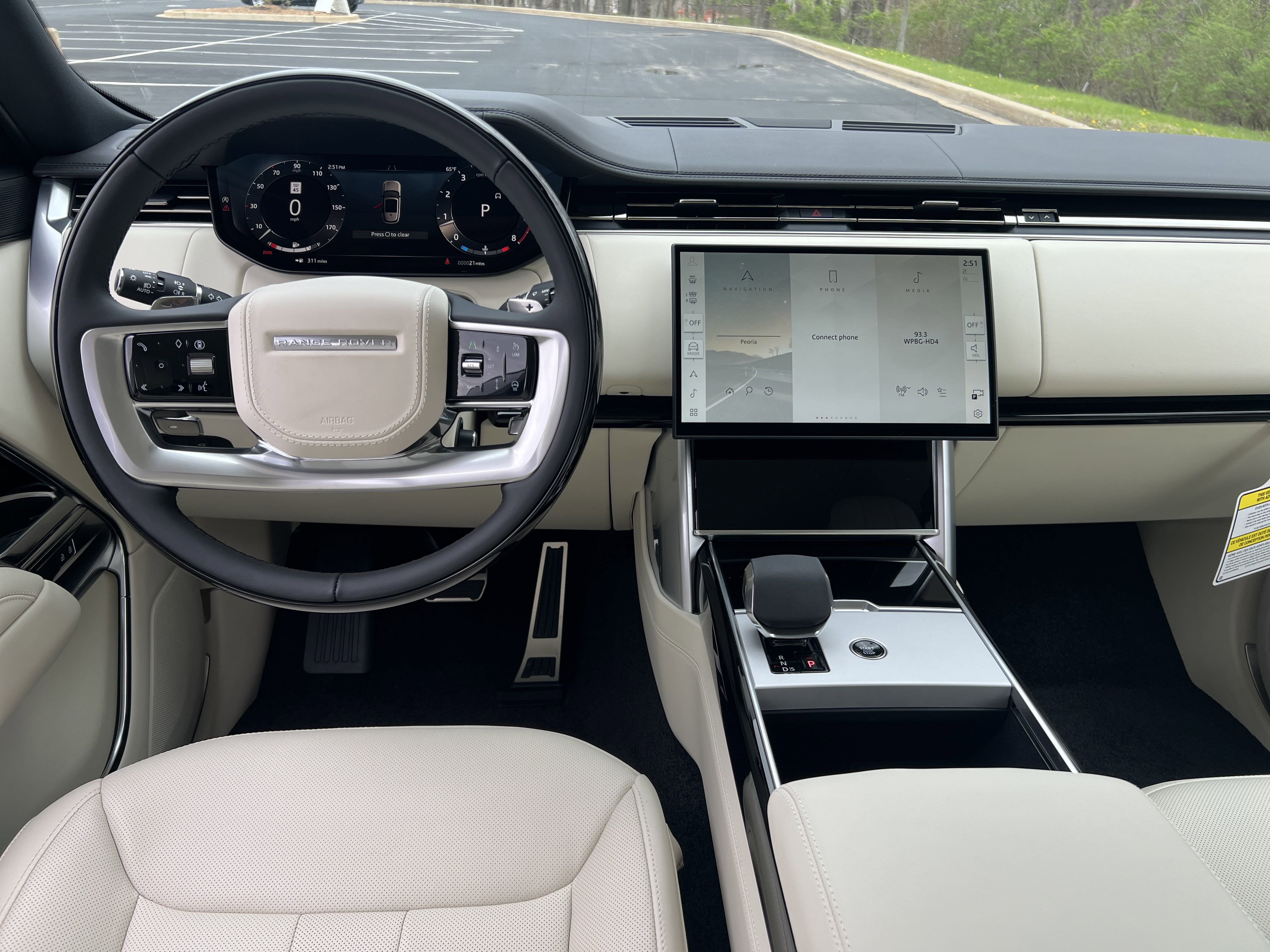 New 2025 Land Rover Range Rover SE image 9