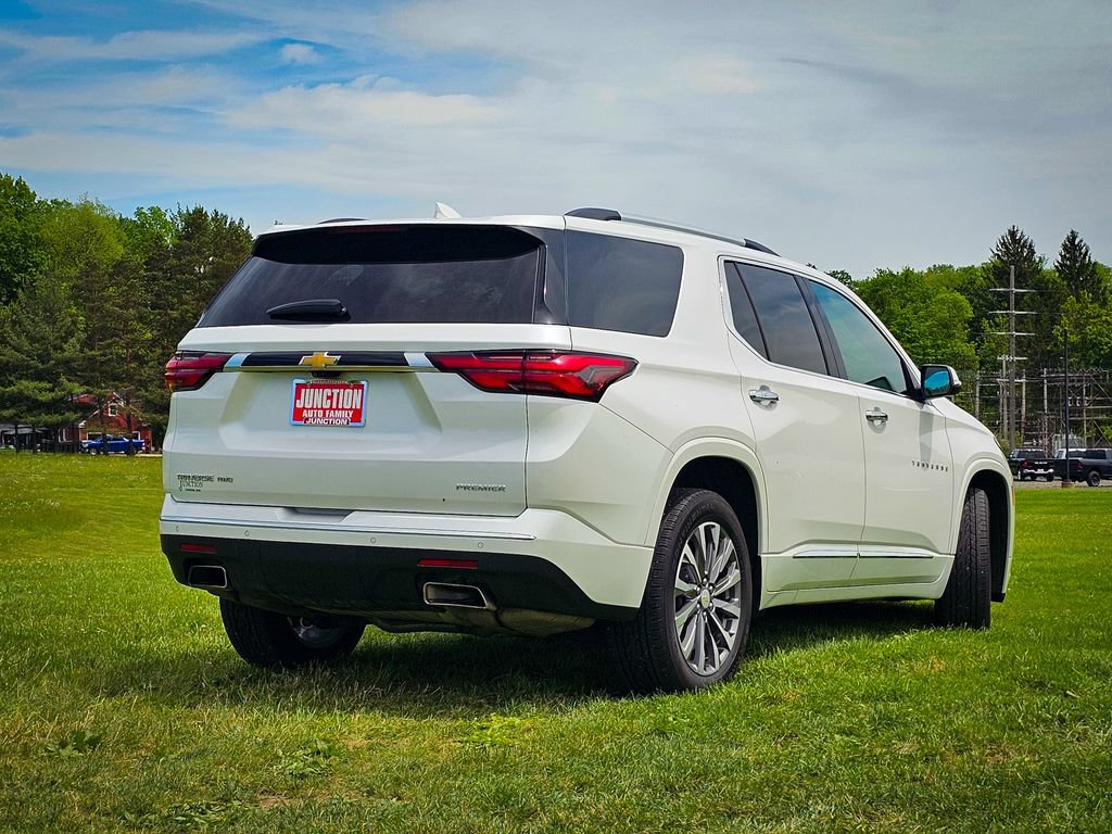 Used 2023 Chevrolet Traverse Premier AWD/4WD image 3