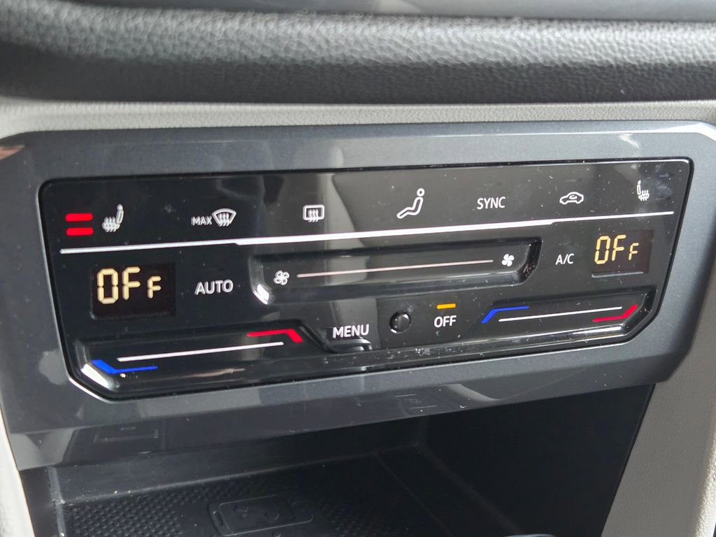 Used 2023 Volkswagen Tiguan SE R-Line image 8