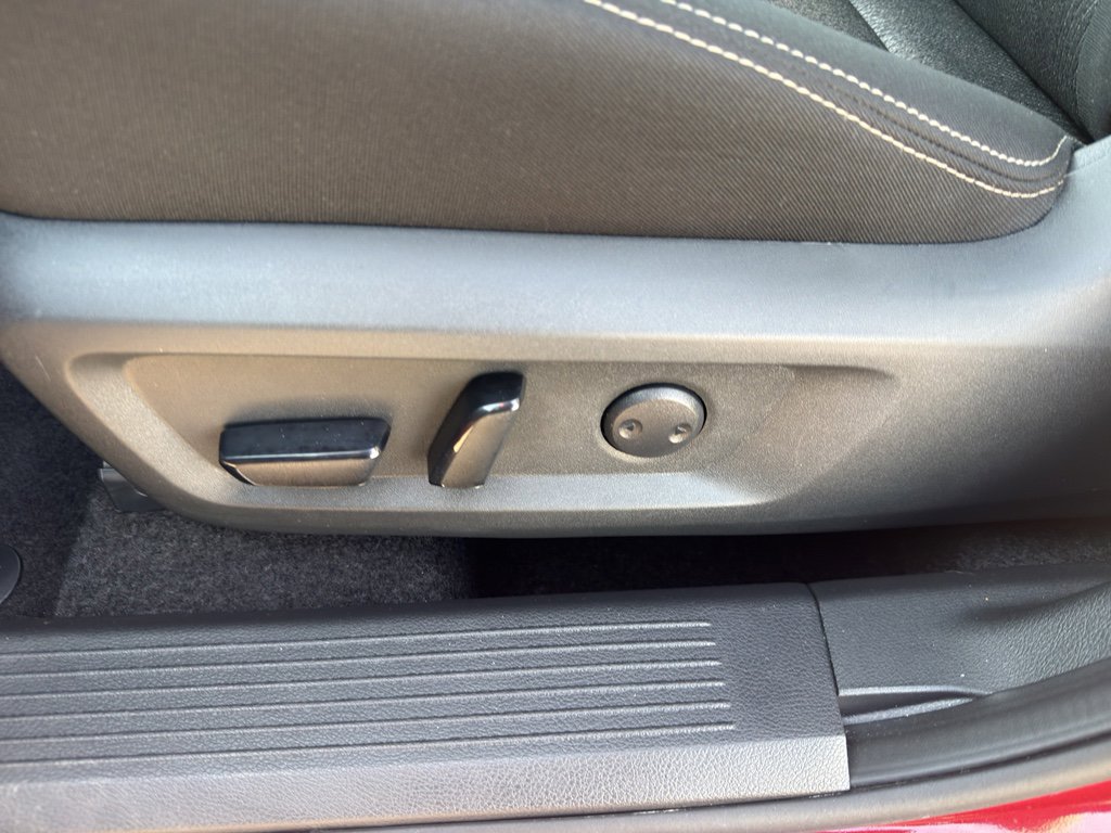 Used 2025 Nissan Rogue SV image 14