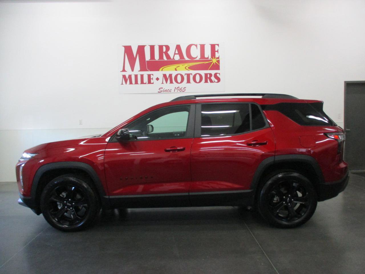 Used 2025 Chevrolet Equinox LT w/ Midnight Edition image 2