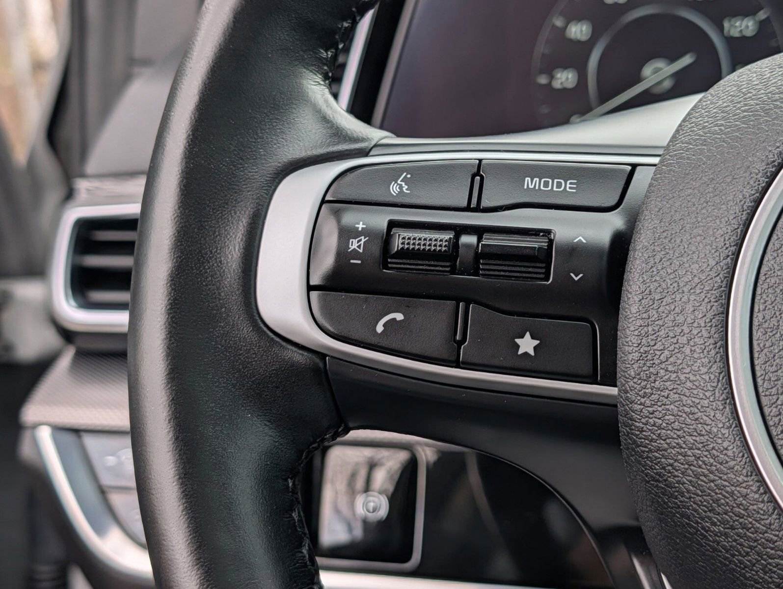 Used 2023 Kia Sportage SX image 32