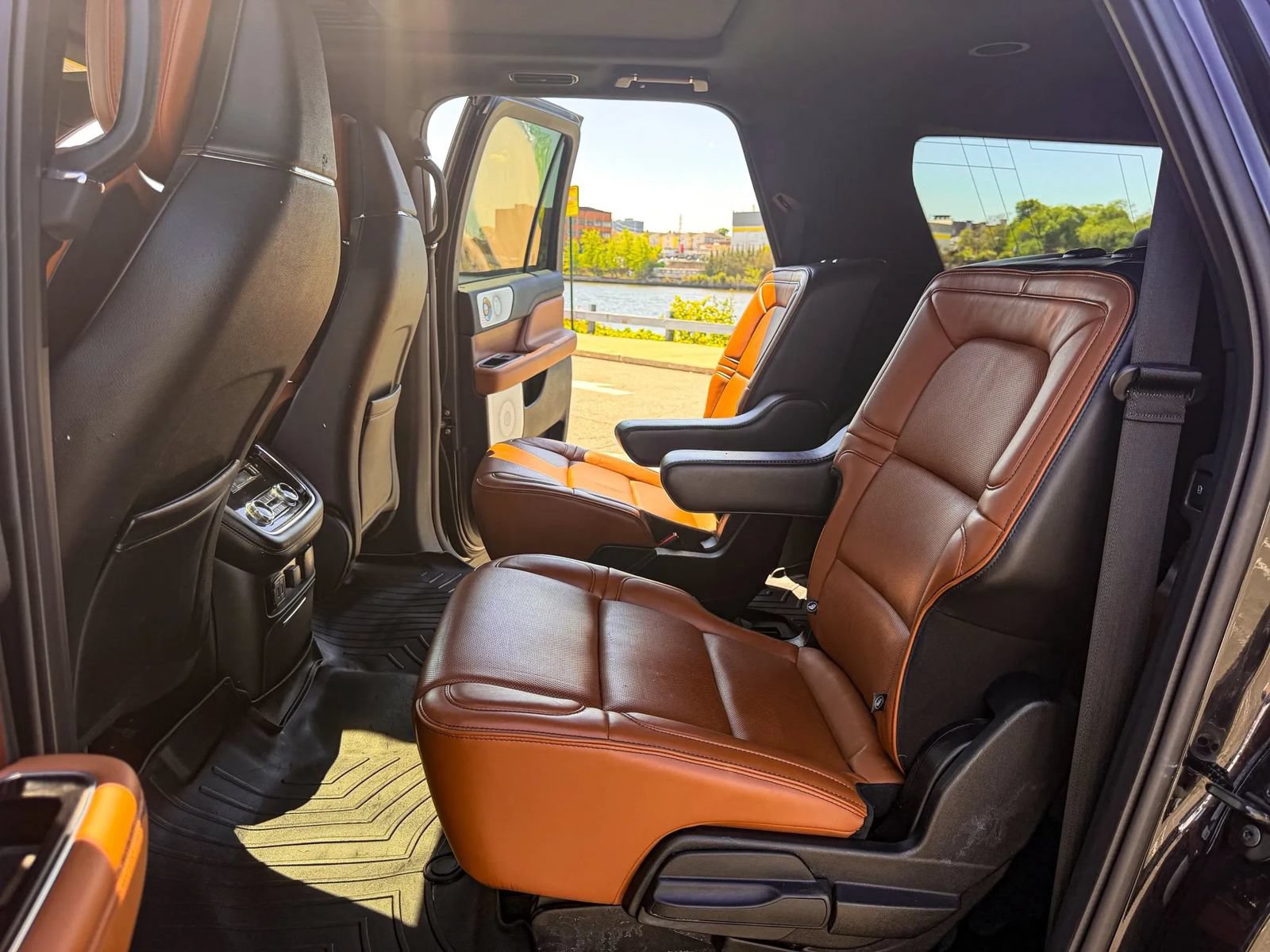 Used 2019 Lincoln Navigator L Reserve w/ Cargo Package AWD/4WD image 23