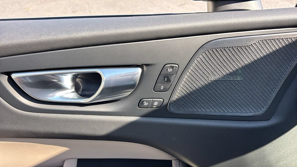 New 2026 Volvo XC60 B5 Plus w/ Protection Package Premier AWD/4WD image 11