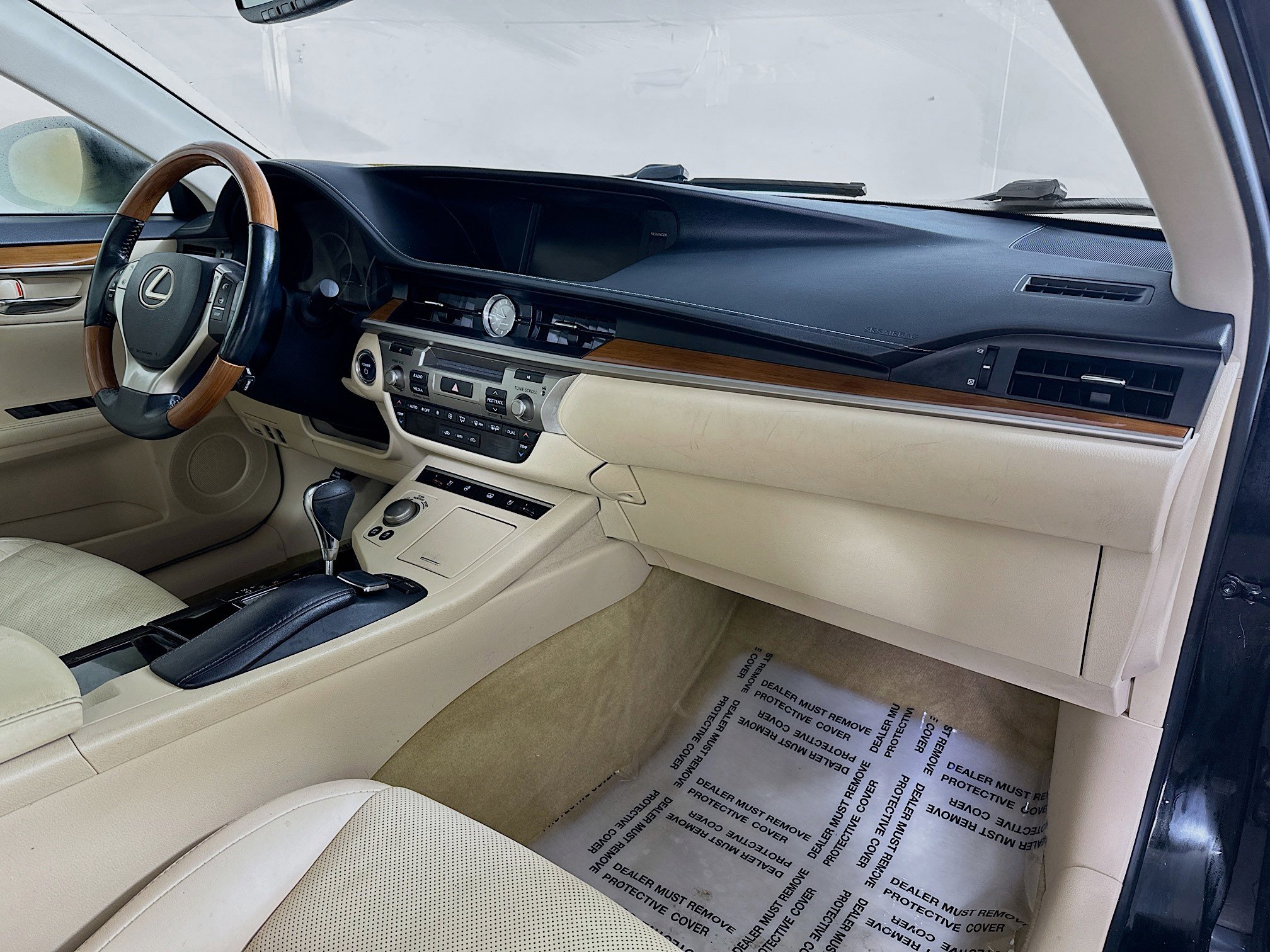 Used 2015 Lexus ES 300h image 29