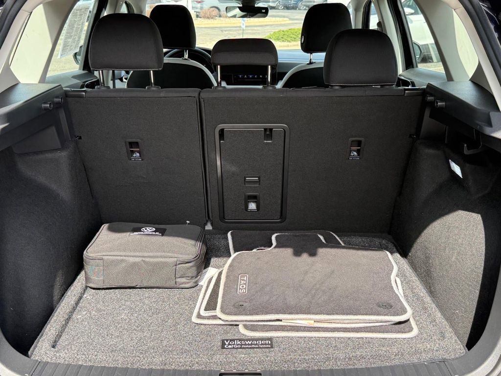 Certified 2025 Volkswagen Taos S image 5