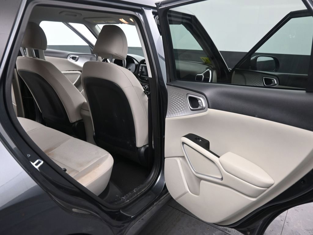Used 2025 Kia Soul LX w/ LX Technology Package image 19