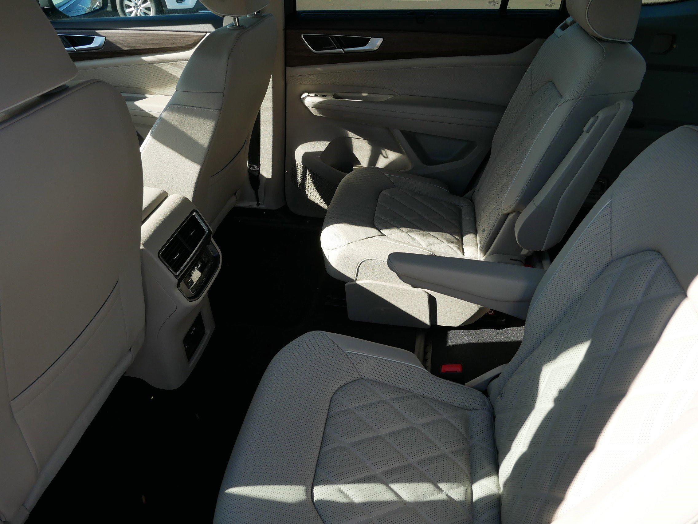 New 2026 Volkswagen Atlas SEL Premium R-Line image 18