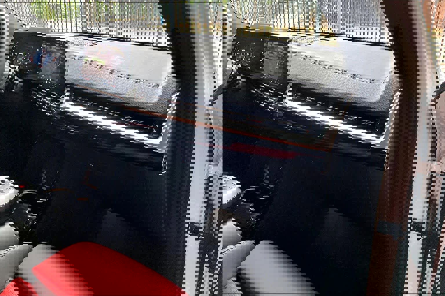 Used 2025 BMW X2 xDrive28i AWD/4WD image 18