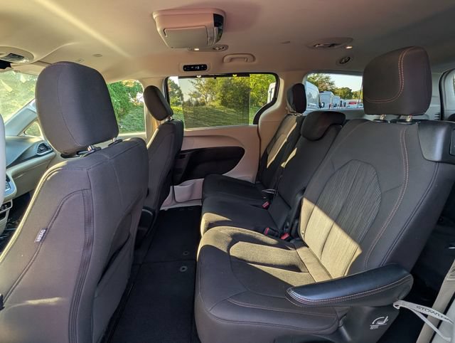 Used 2019 Chrysler Pacifica Touring Plus w/ Tire & Wheel Group FWD image 30