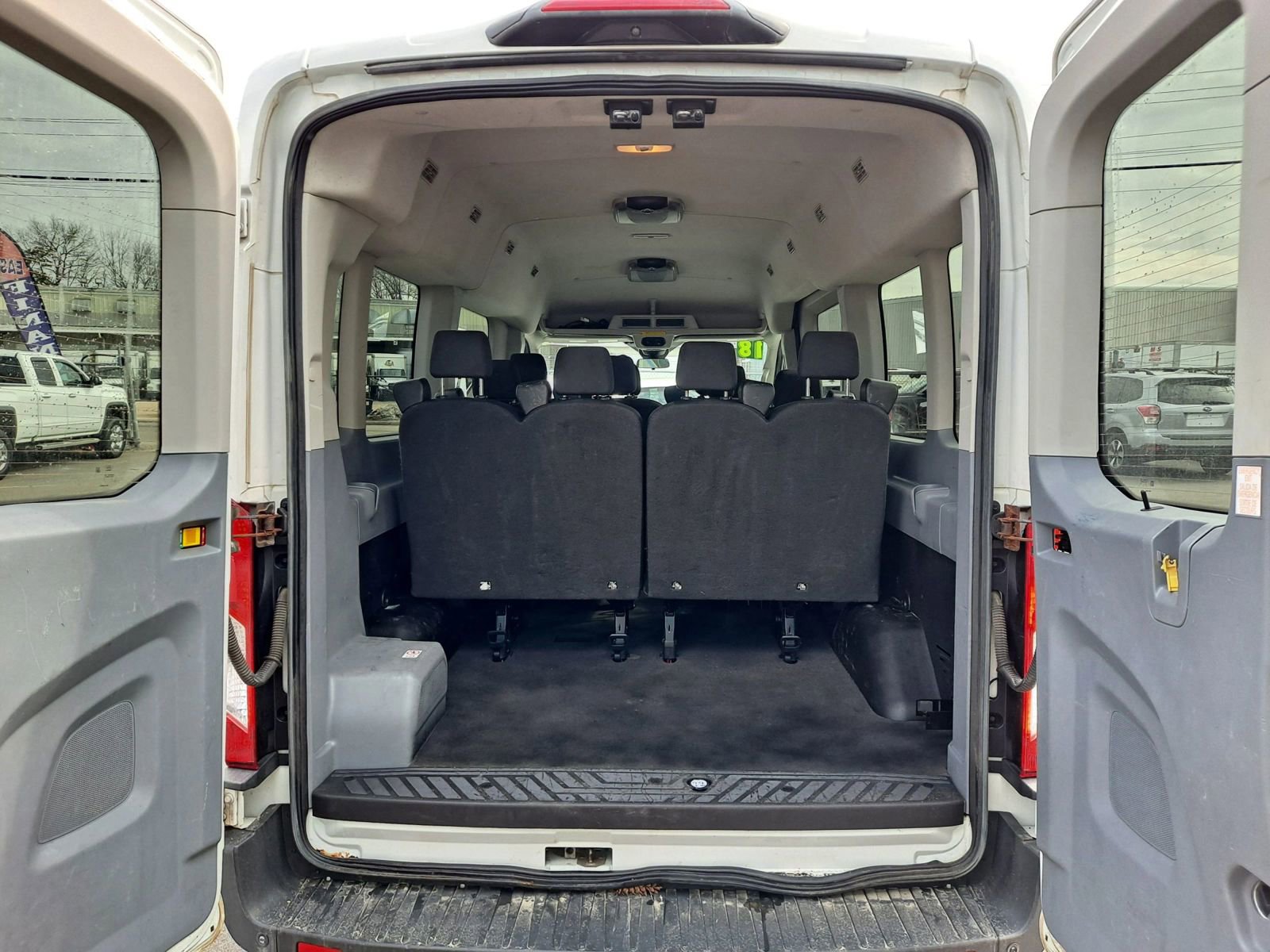 Used 2018 Ford Transit 350 XLT image 10