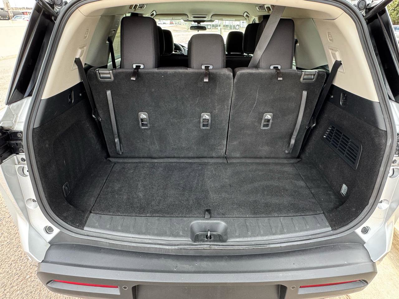 Used 2025 Nissan Pathfinder S image 13