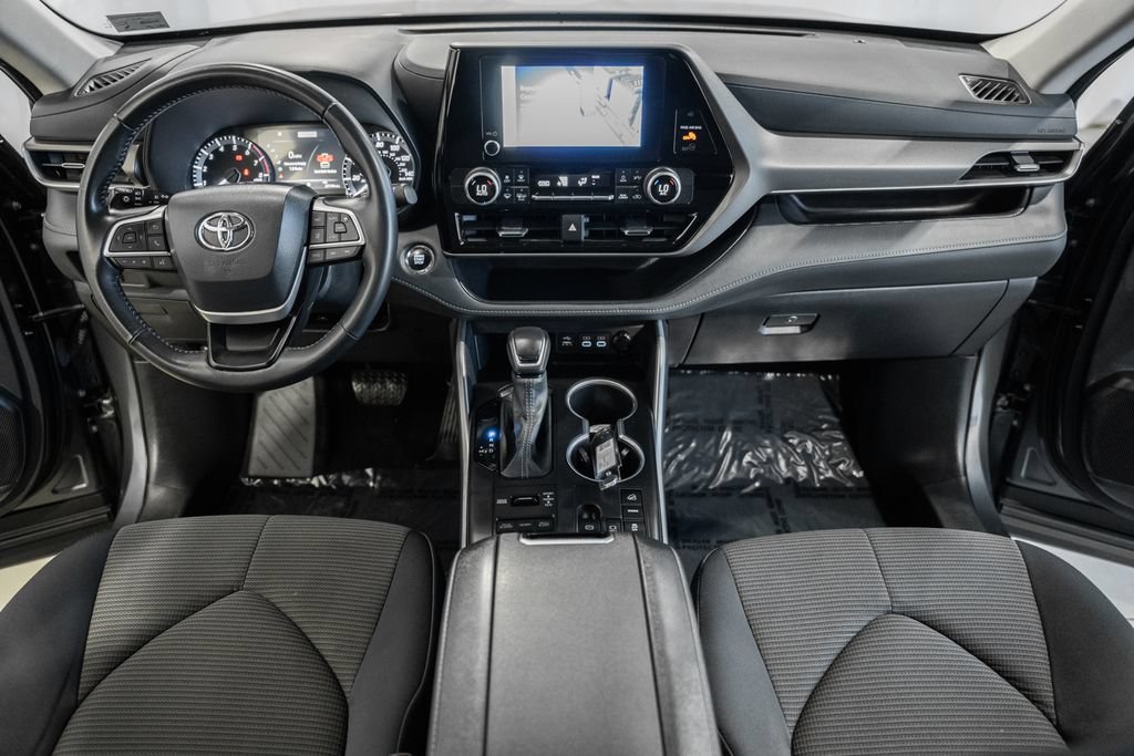 Used 2023 Toyota Highlander LE AWD/4WD image 20