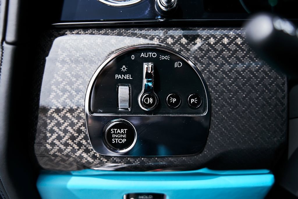 Used 2025 Rolls-Royce Cullinan Black Badge image 60