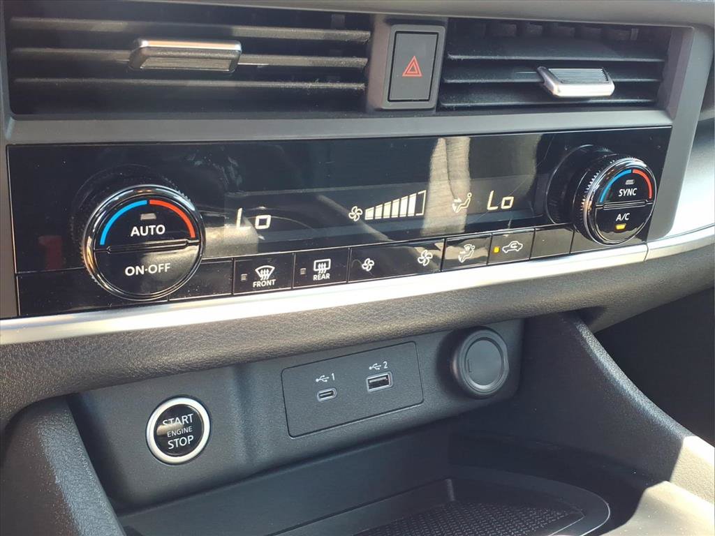 Used 2023 Nissan Rogue SV AWD/4WD image 9