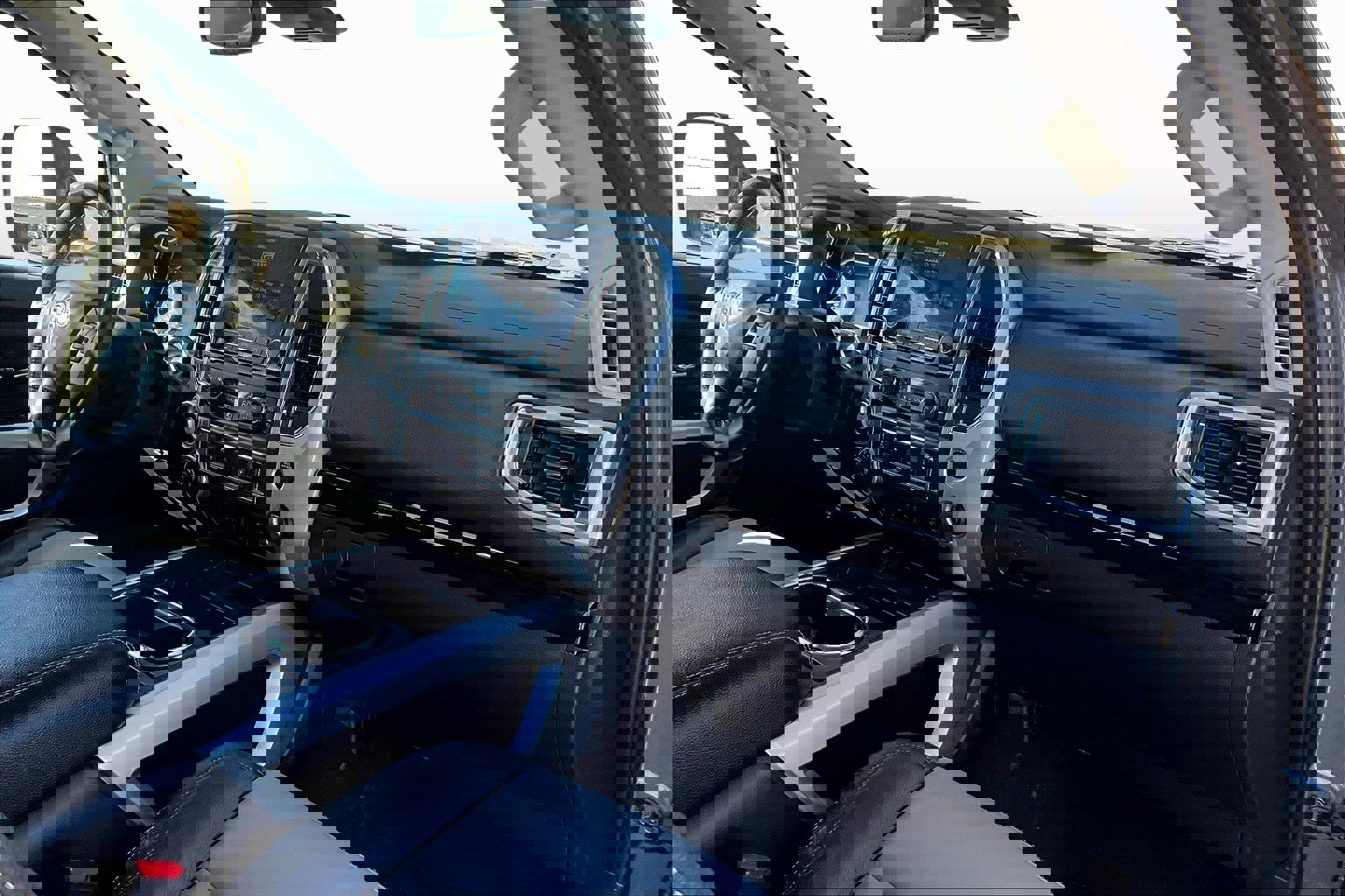 Used 2021 Nissan Titan SV w/ SV Convenience Package image 15